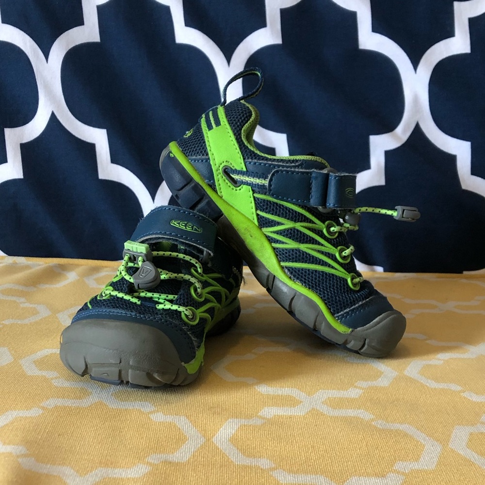 Keen kids Chandler CNX shoe hiking toddler size 9